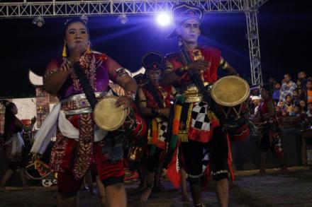 Penampilan kelompok jathilan Triwidadi 