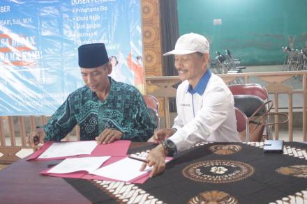 Penandatangan Kerjasama Antara Pem. Kal Triwidadi dengan AMA Yogyakarta