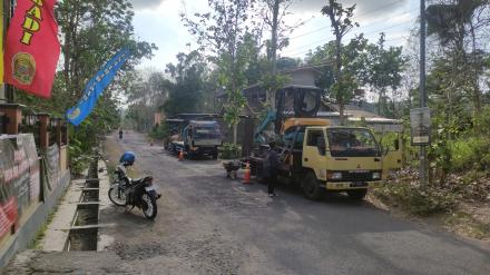 Pemberitahuan Pekerjaan Jalan Aspal Kayuhan - Sudimoro telah dimulai