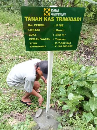 Pemasangan Plakat Penanda Tanah Kalurahan (DAIS)