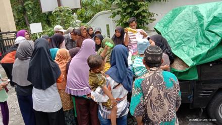 Penjualan Paket Sembako Murah Digelar di Kalurahan Triwidadi