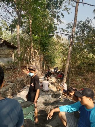 Pengerjaan Talud Gampeng RT 01